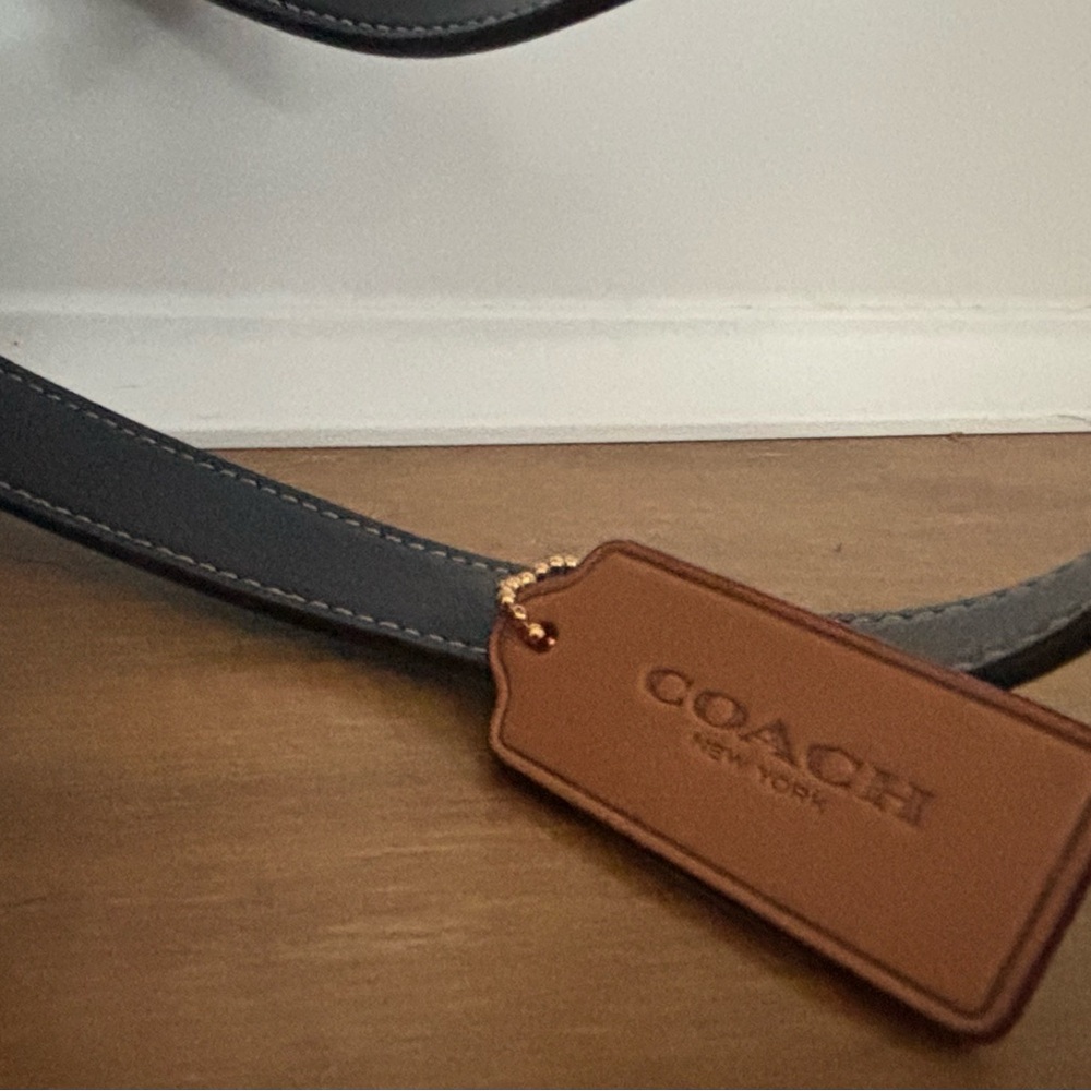 COACH Kleo Backpack in Signature Blue/gold Chambray - 10" x 11" x 6.25 - Picture 5 of 8